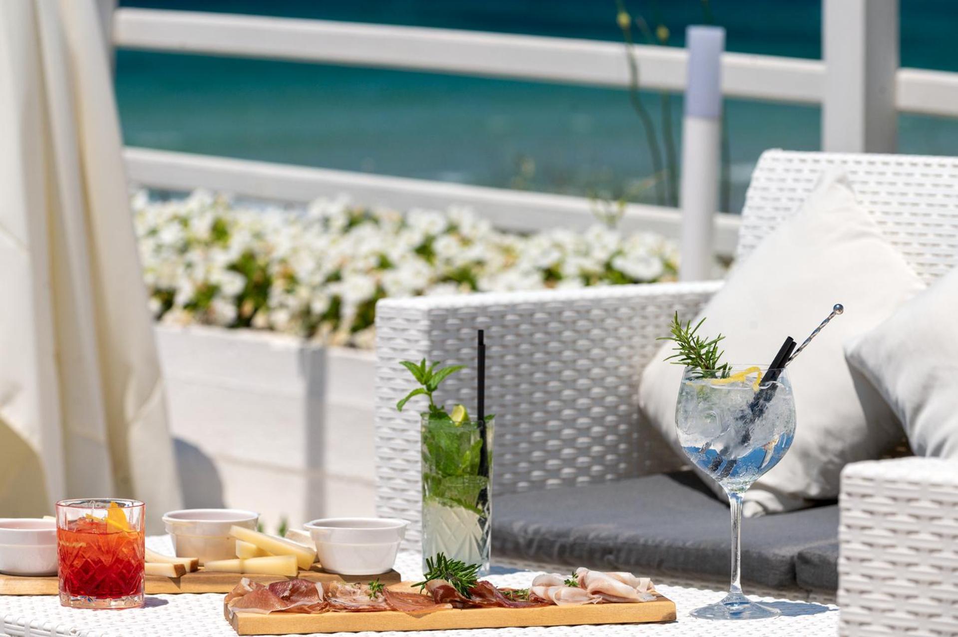 Hotel Maluentu Putzu Idu Exteriör bild