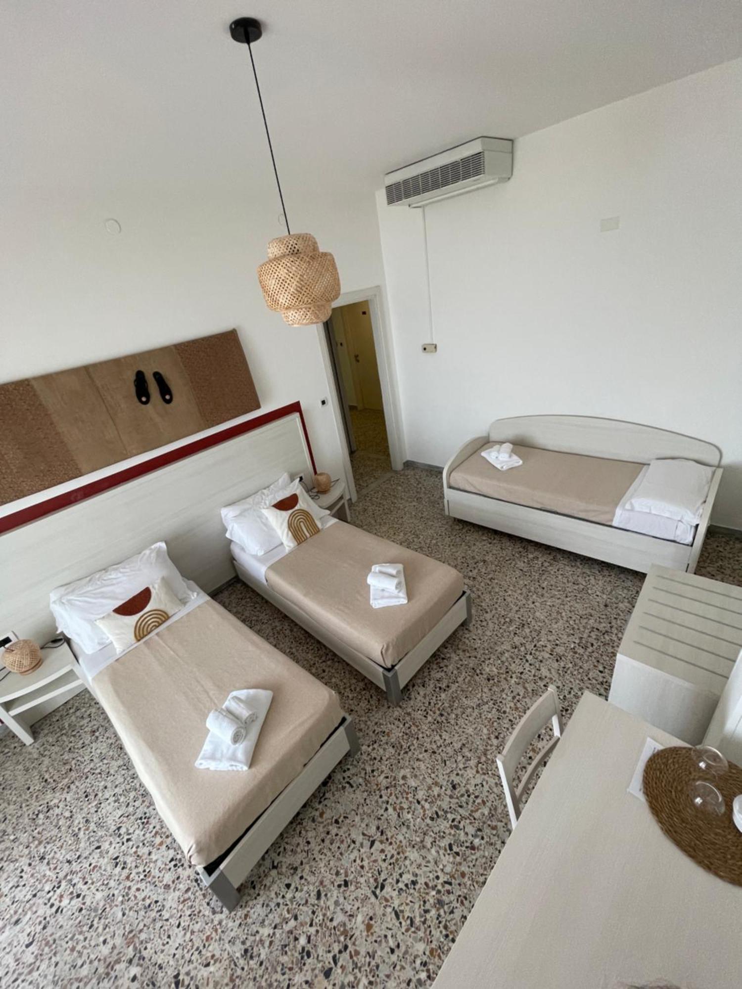 Hotel Maluentu Putzu Idu Exteriör bild