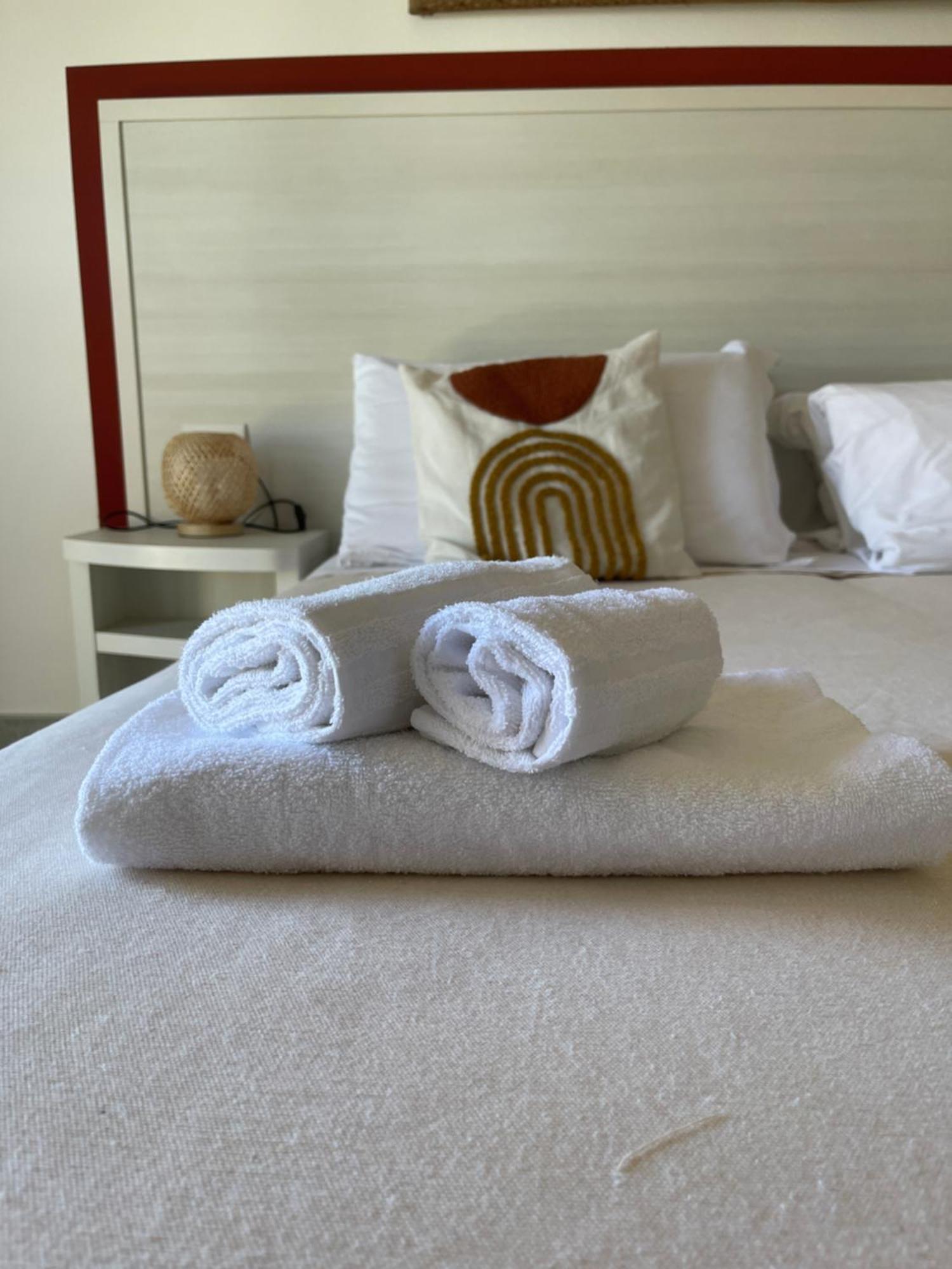 Hotel Maluentu Putzu Idu Exteriör bild