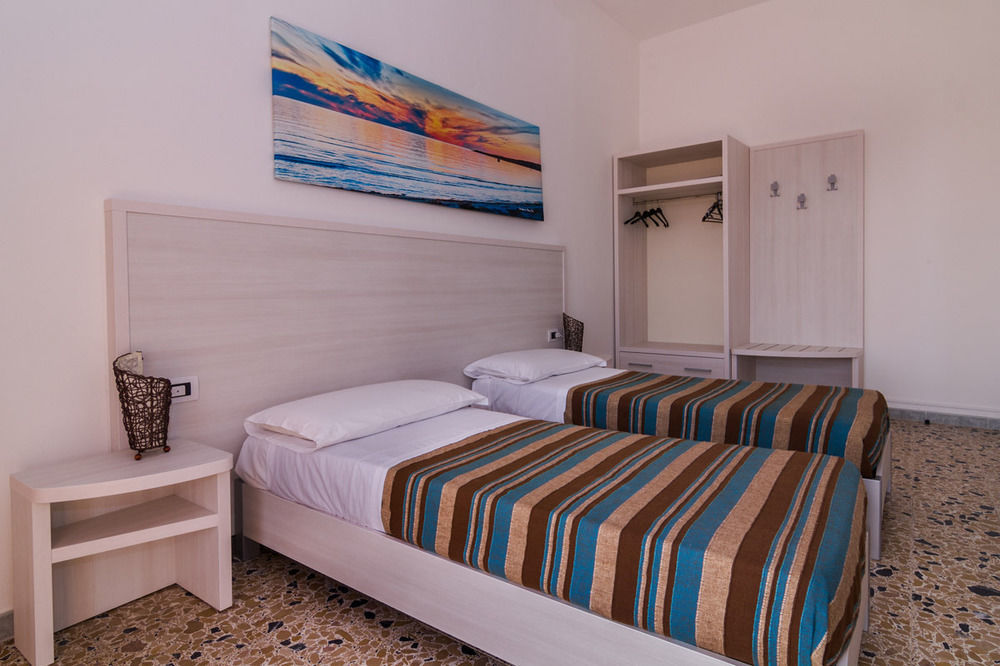 Hotel Maluentu Putzu Idu Exteriör bild